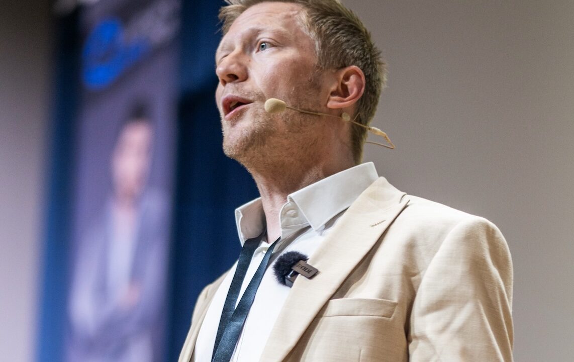 Bernhard Vosicky moderiert Kongress auf großer Bühne