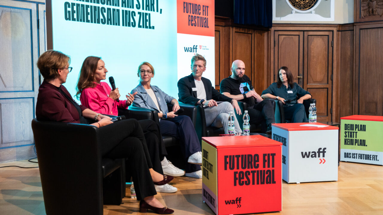 Bernhard Vosicky moderiert ein Expertenpanel bei Code your Career im Technischen Museum Wien
